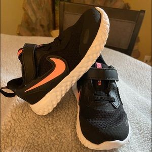 Nike revolution toddler shoes